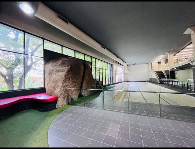 2,999M² RETAIL TO LET IN HALFWAY HOUSE